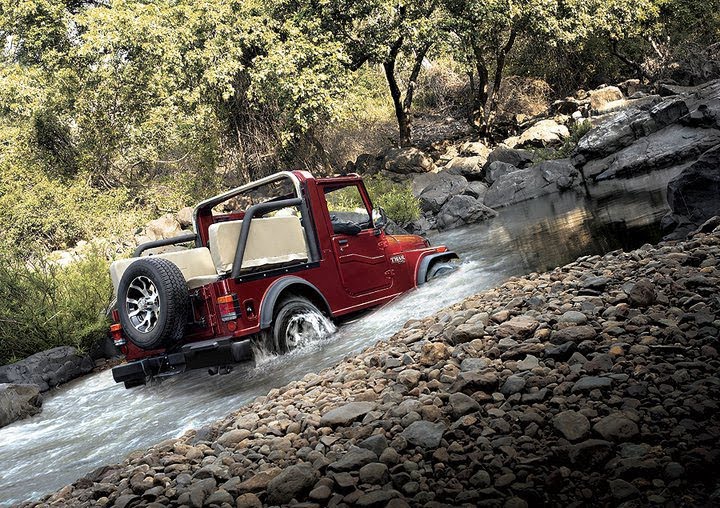 Mahindra Thar DI BS III model comes in both 2 and 4 wheel drive options 