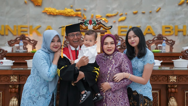 Amsakar Achmad Raih Gelar Doktor Ilmu Pemerintahan di IPDN : Berikan Kontribusi Terbaik Bagi Batam