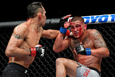 Tony Ferguson defeats Anthony Pettis