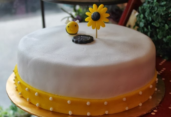 Simple Bees Cake
