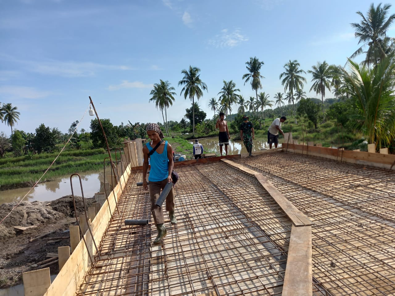 Satgas TMMD Kodim Palembang Kebut Pengerjaan Jembatan 