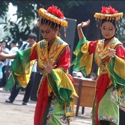 Belajar aneka tari tradisional Indonesia: tari blantek bewawi