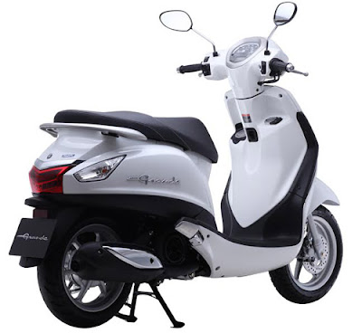 New 2016 Yamaha Nozza Grande 125cc Scooter white color rear Hd image