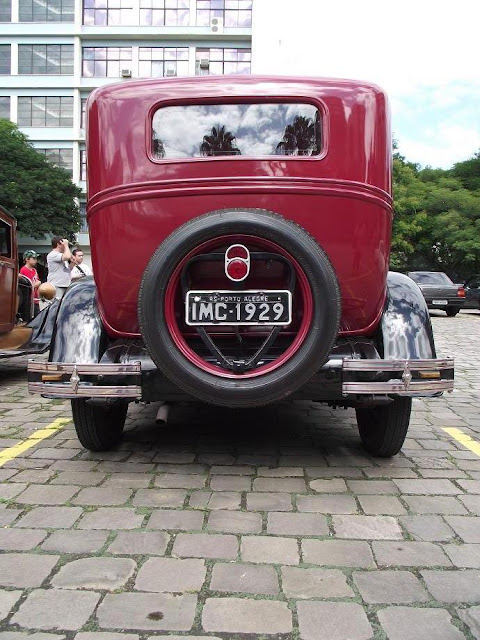 estepe de um chevrolet antigo 1929