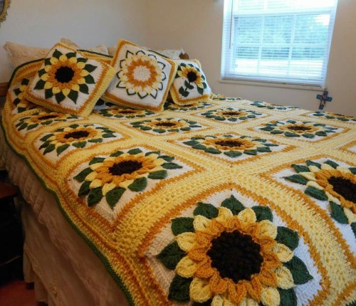 Sunflower Bedspread - Free Pattern