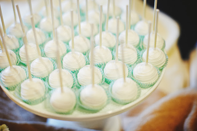 Vanilla Cake Lollipops