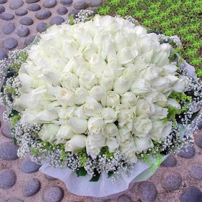 Bunch of White Roses' title=