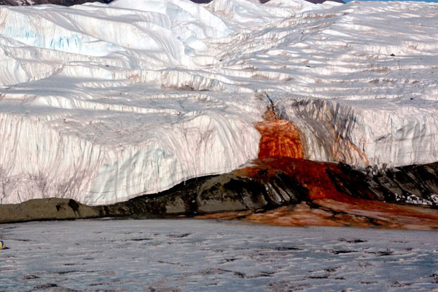 Air Terjun Darah di Kutub Selatan
