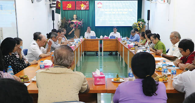 Đồng chí Nguyễn Thu Hương, UVBTV, Chủ tịch Ủy ban  MTTQ Việt Nam quận phát biểu khó khăn, hạn chế  tại buổi khảo sát. (Ảnh: D. Dương)