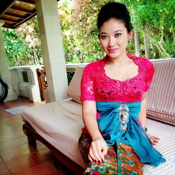 13+ Model Kebaya Bali Modern Terbaru 2018 Casual & Elegan