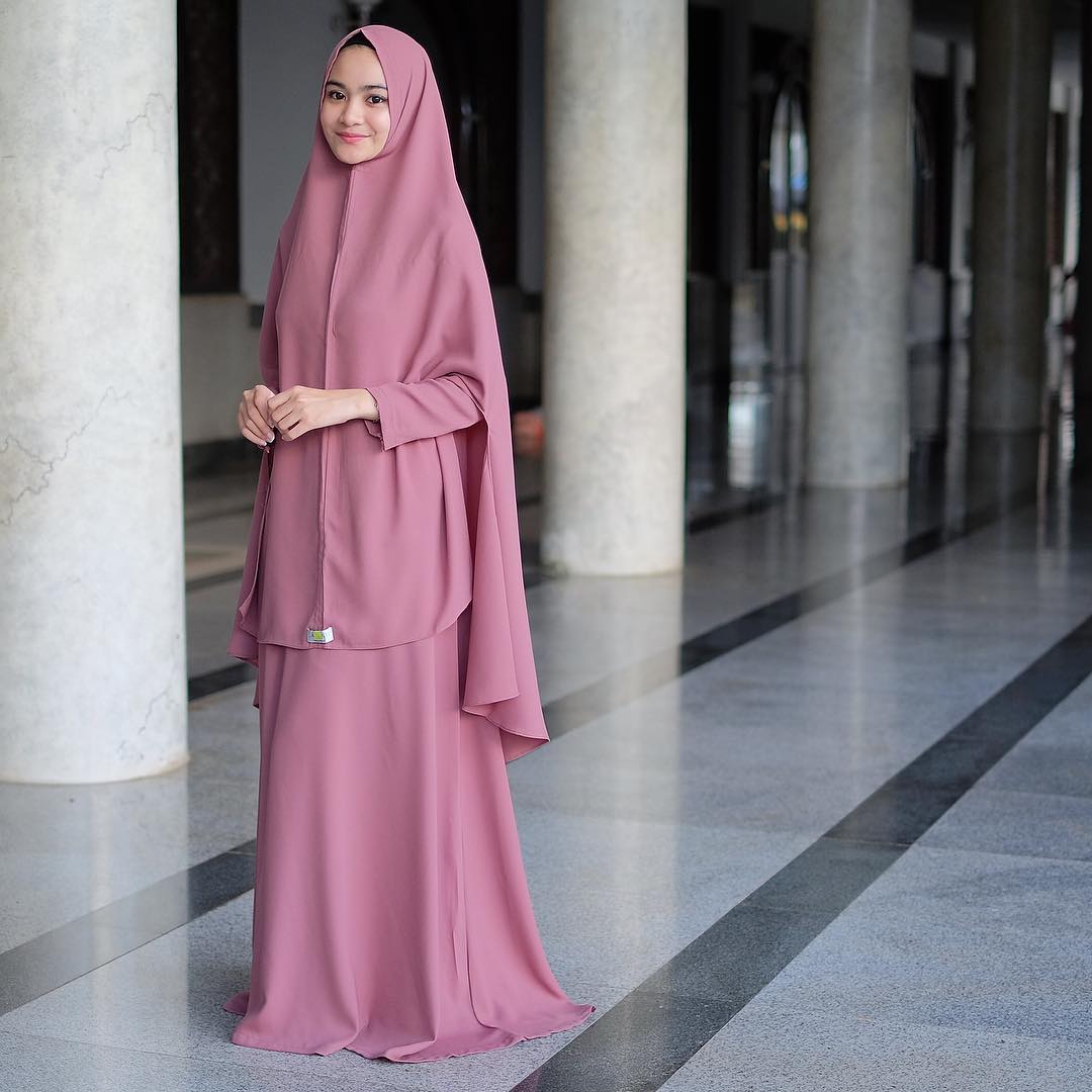 PERBEDAAN BAJU GAMIS DENGAN BAJU MUSLIMAH LAINNYA