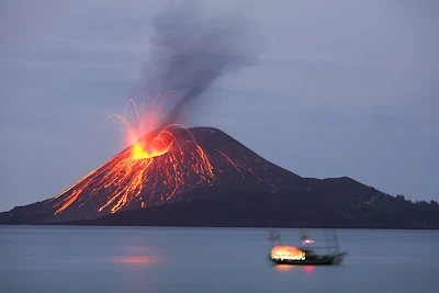 Delapan Gunung Berapi di Indonesia yang Menghebohkan Dunia - Borneo