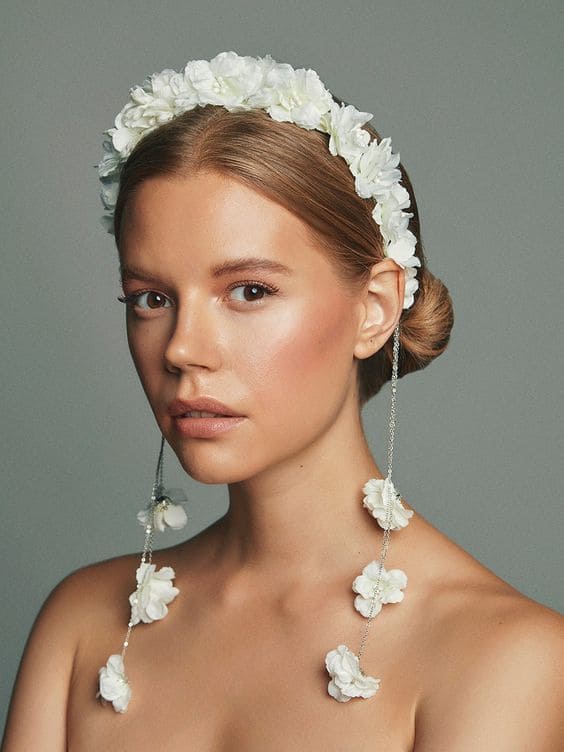 Diadema para novia poppy con flores colgantes