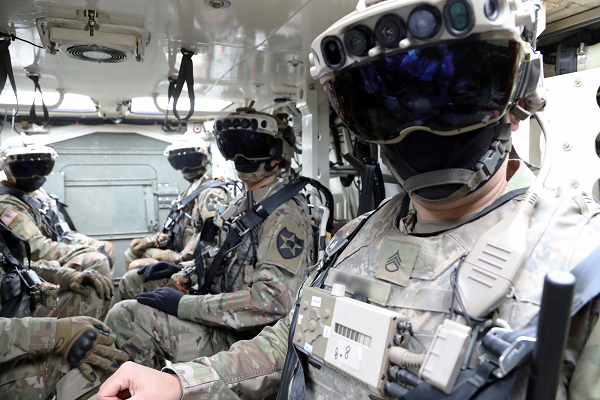 الجيش الأمريكي يؤجل البدأ باستخدام خوذة مايكروسوفت HoloLens