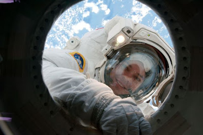 Spacewalk: The Blue Sky Underfoot Seen On  www.coolpicturegallery.us