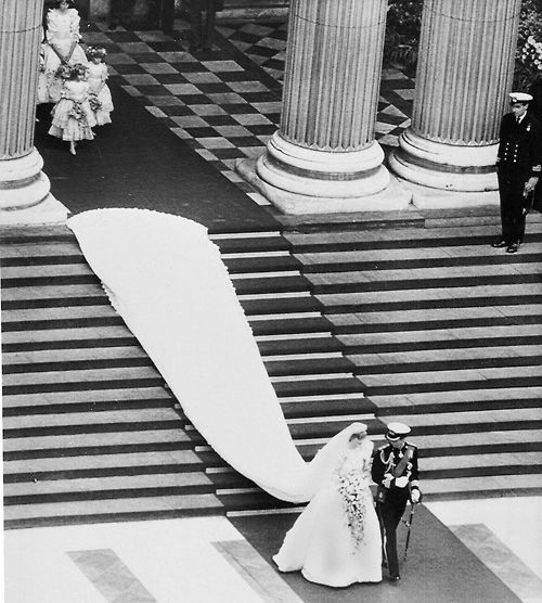 princess diana wedding dress photos. princess diana wedding gown.