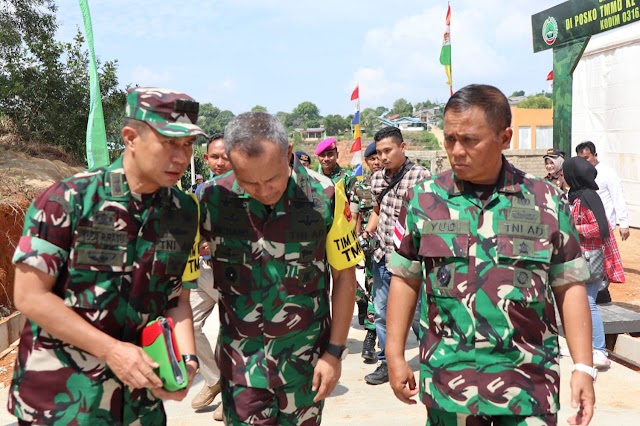 Ketua Tim Pengawas dan Evaluasi TMMD Melakukan Peninjauan Progres Pembangunan di Kavling Seraya Sambau