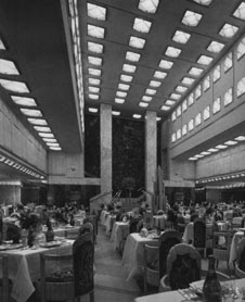 image: dining room of the Ile de France