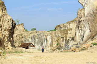 Hasil gambar untuk bukit kapur rengel