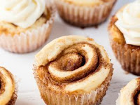 CINNAMON ROLL CUPCAKES