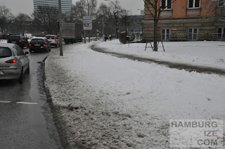 Fake-Winterdienst: "Geräumter Radweg" Veloroute 1 Sievekingplatz