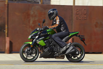 2011 Kawasaki Z1000 Action