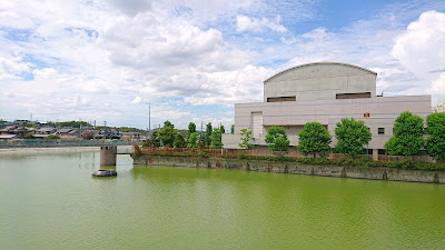 粟ヶ池バイパスと粟ヶ池大橋(富田林市)