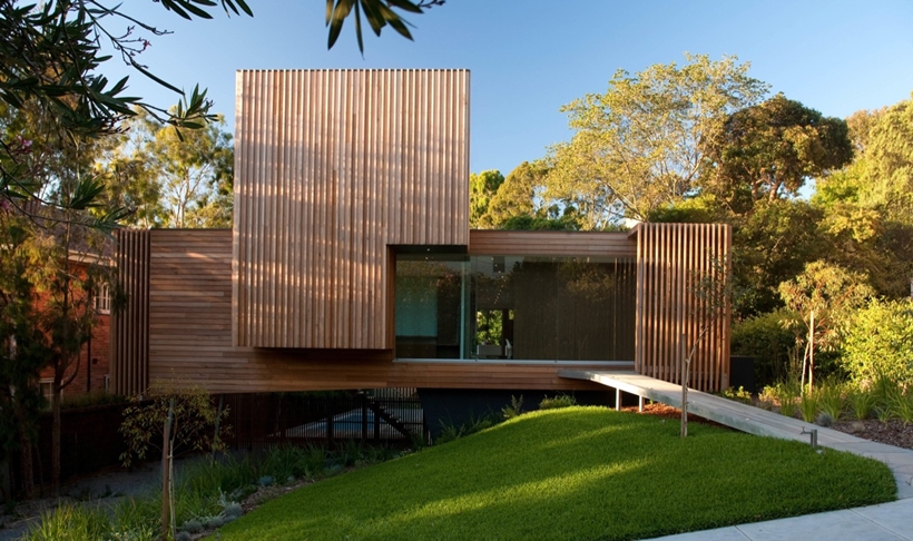 Street facade of Kew House by Vibe Design Group