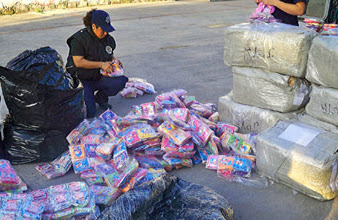 Decomisan camioneta con Fayuca en tramo Chetumal-Bacalar; chofer quiso darse a la fuga