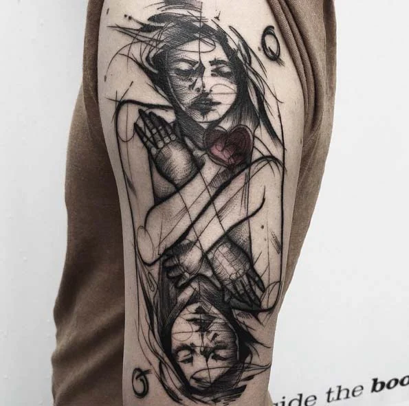 vemos un tatuaje estilo boceto