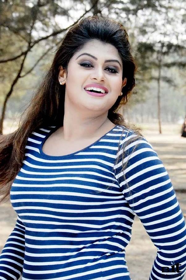 Bangladeshi Hot Actress And Model Moumita Mou