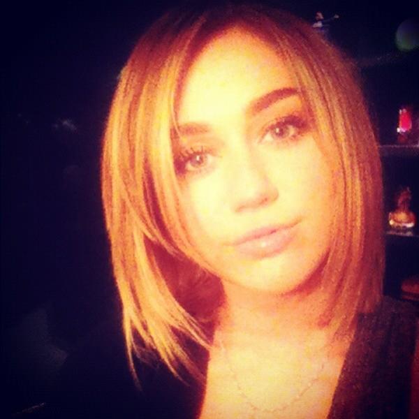 Miley Cyrus showed off a new hairstyle yesterday as she tweeted a picture of 