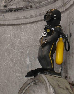 Manneken Pis, buzo