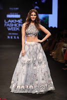 Lakme Fashion Week 2018   Vaani Kapoor at Runway lc68h2 ~  Exclusive 003.jpg