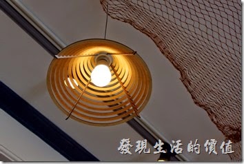 台南安平-運河路7號-創意市集 民宿。這個是燈罩。