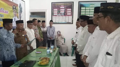 Lurah Radom Barat Minta Perangkat Kelurahan Komit Bantu Program Pemerintah 