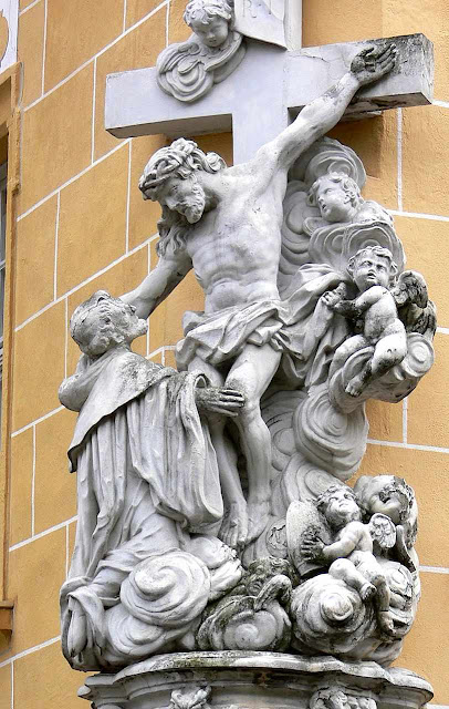 São Bernardo consola Jesus Crucificado. Bamberg, Alemanha