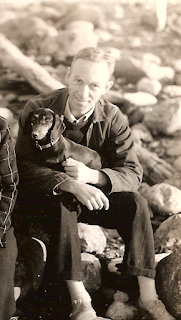 https://commons.wikimedia.org/wiki/File:EB_White_and_his_dog_Minnie.png