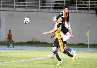 Mitra Kukar vs Pelita Bandung Raya = 3-2 , Penalti Abnormal Selamatkan Kukar