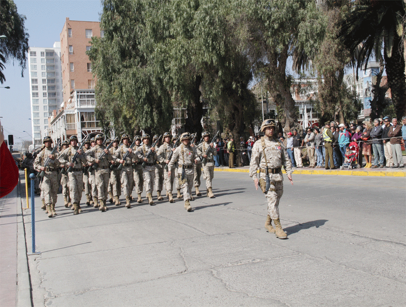 http://www.soychile.cl/Copiapo/Sociedad/2014/08/20/269483/Copiapinos-desfilaron-en-honor-al-natalicio-de-Bernardo-OHiggins.aspx