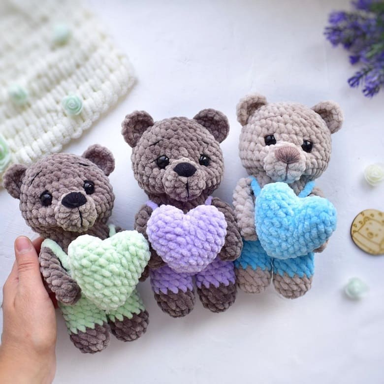 Amigurumi teddy bear with heart