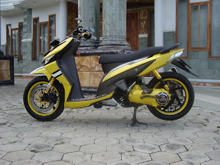 Motor Honda Vario Modifikasi warna serasi http://ceriwis-boplo.blogspot.com/