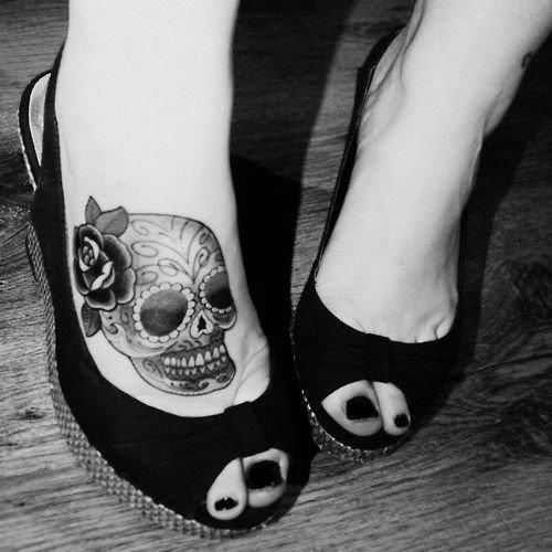 tatuagens femininas para os pés