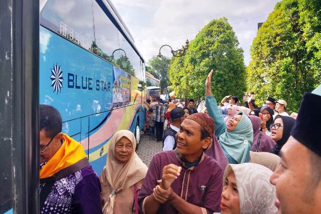  Calon Haji Kota Padang Bertolak ke Tanah Suci