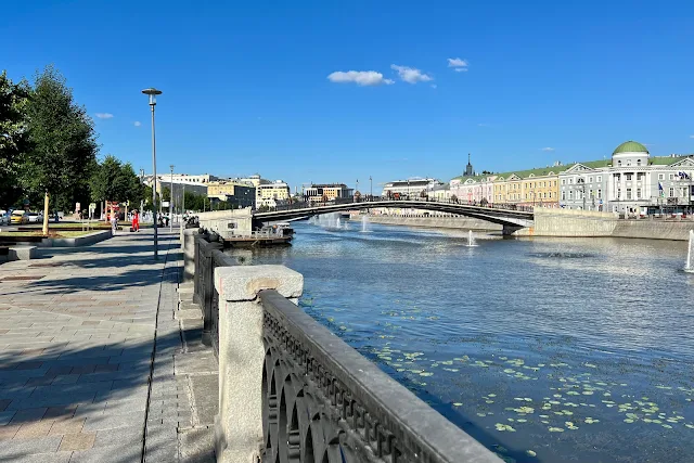 Болотная набережная, Водоотводный канал, Третьяковский мост