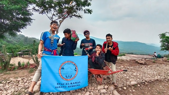 UKM PASTAKA MELEPAS ZONA NYAMAN MENGADAKAN NGECAMP CANDI MULYO