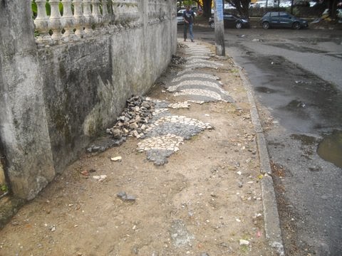 Passeio sem conservação continua causando acidentes na Rua Juazeiro 