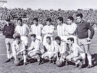 📸REAL VALLADOLID DEPORTIVO 📆17 abril 1960 ⬆️Estrems, Solé, Matito, Ramírez, Juanjo García, Morollón, Parcet (portero suplente). ⬇️Aramendi, Joselín, Pontoni, Benítez y Mirlo. REAL VALLADOLID DEPORTIVO 1 🆚 R. C. D. ESPAÑOL DE BARCELONA 1 Domingo 17/04/1960, 17:00 horas. Campeonato de Liga de 1ª División, jornada 30. Valladolid, estadio Municipal José Zorrilla. GOLES: ⚽1-0: 76’, Emilio Morollón. ⚽1-1: 86’, Román Matito, en propia puerta.