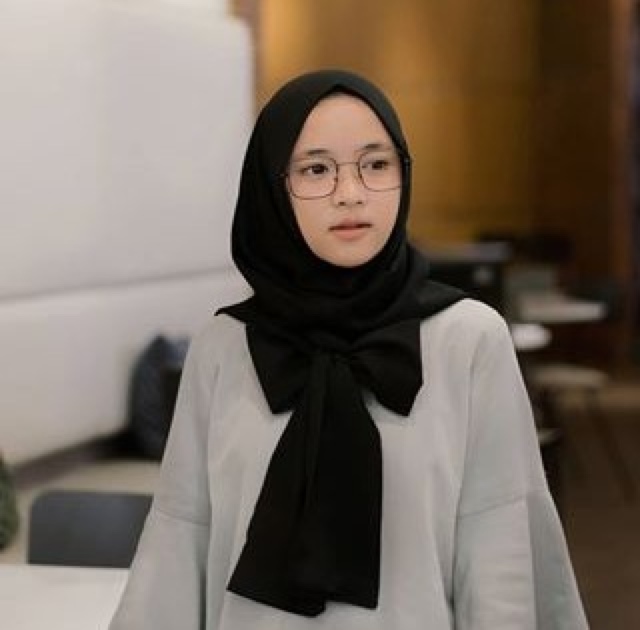 Kumpulan Foto Nissa Sabyan, Penyanyi Gambus Arab Cantik 