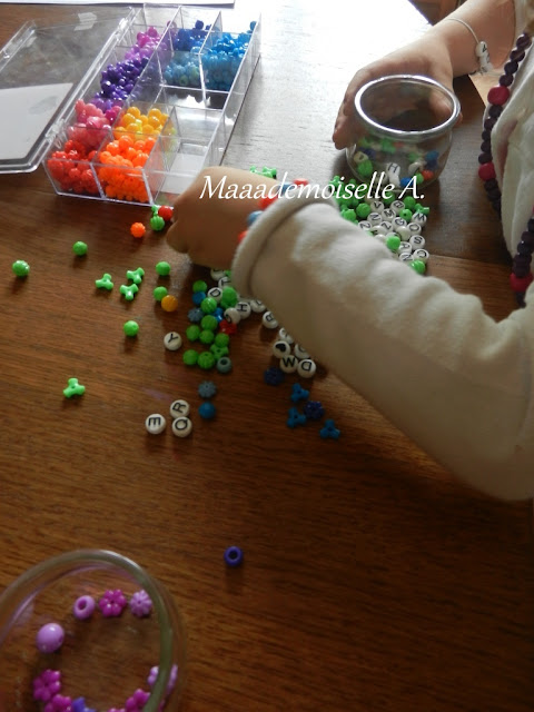 || Activité : Des perles, des pots et son imagination